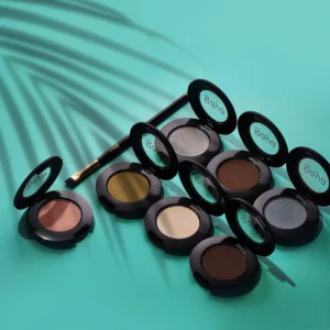 צלליות על רקע כחול