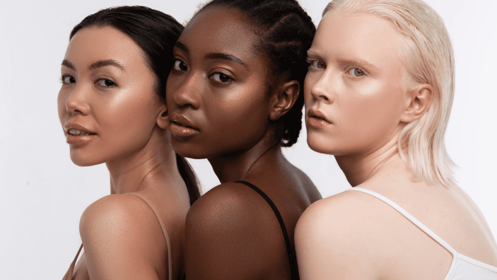 3 נשים בגווני עור שונים