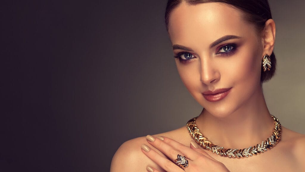 אישה עם איפור מעושן