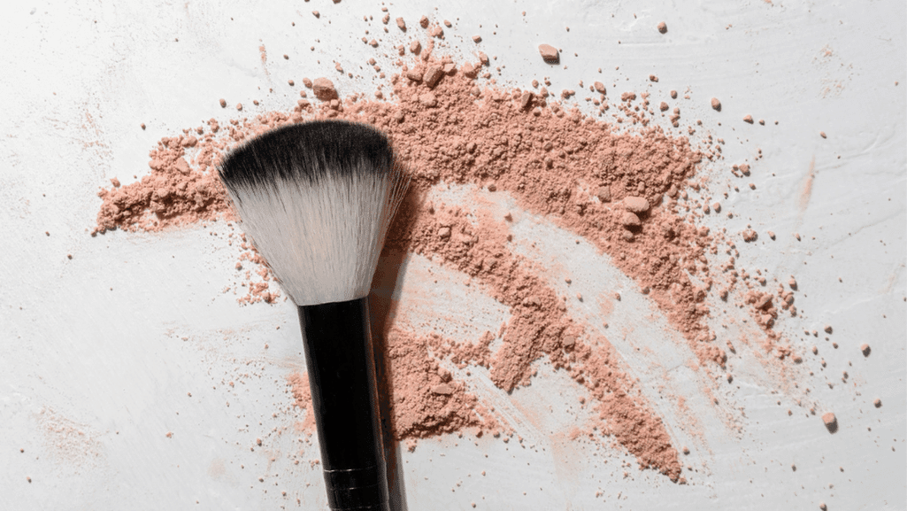 מברשת איפור עם מייקאפ מינרלי מפוזר