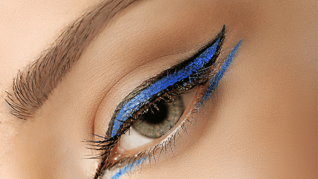 עין עם איילנר מעוצב כחול ושחור