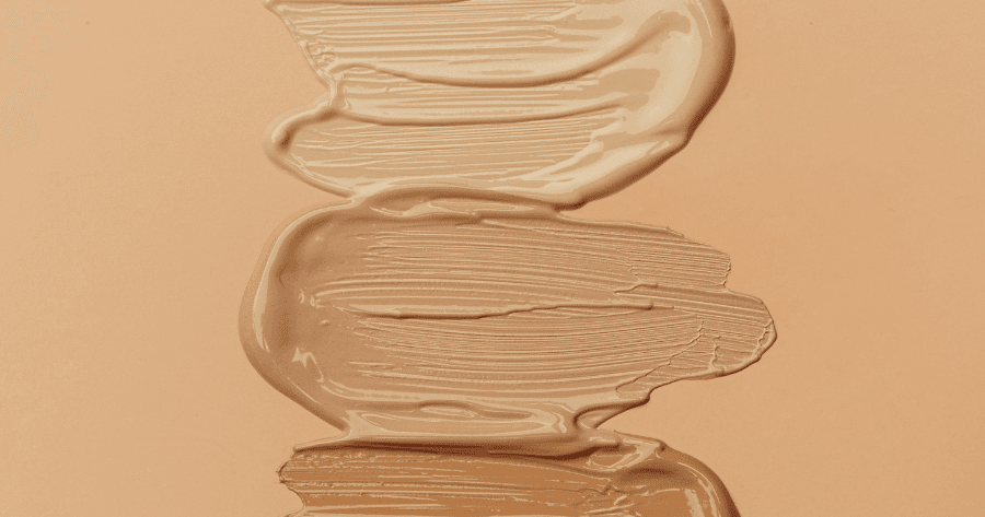 גווני מייקאפ שונים על רקע חום